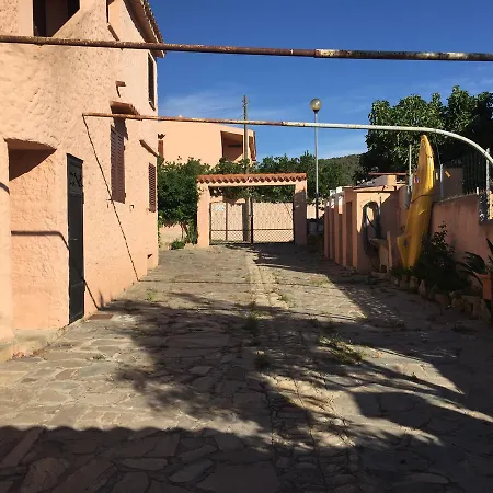 Porto Ottiolu, Rose Trilo, A Due Passi Da Spiaggia Feriehus Budoni