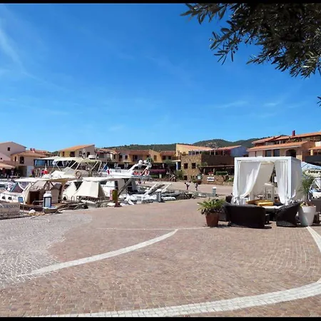 Feriehus Porto Ottiolu, Rose Trilo, A Due Passi Da Spiaggia *